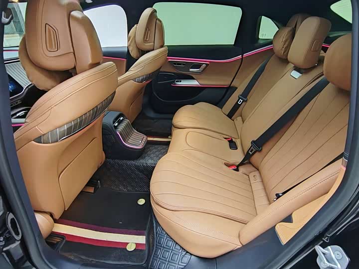 Photo 5 - Mercedes-Benz E-Class