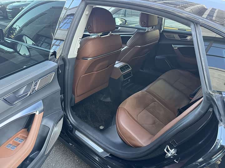 Фото 5 - Audi A7L