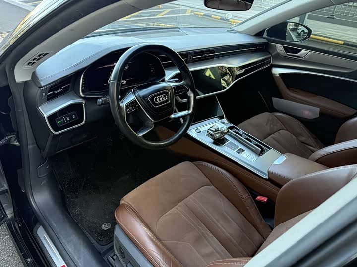 Фото 6 - Audi A7L