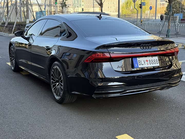 Фото 7 - Audi A7L