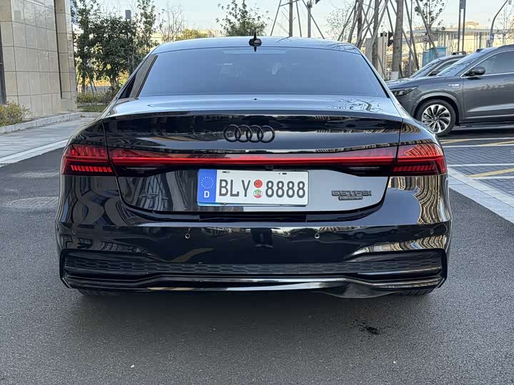 Фото 9 - Audi A7L