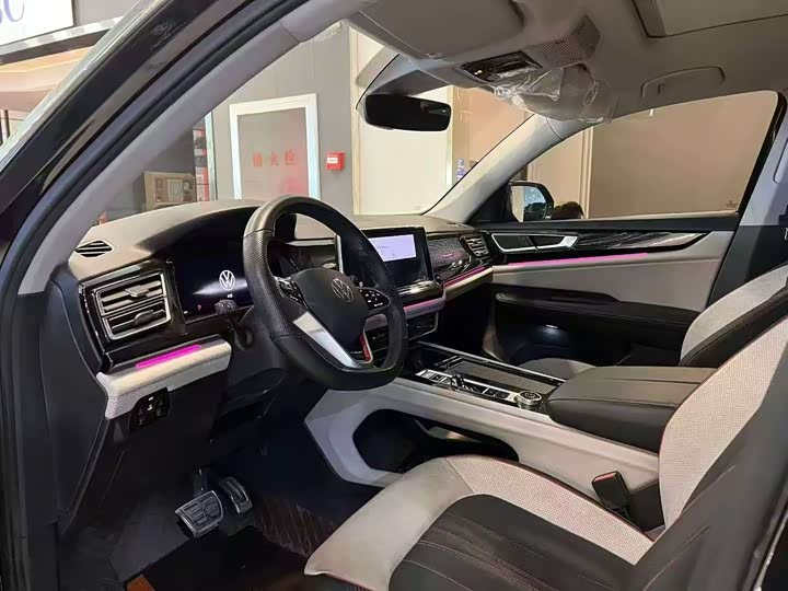 Photo 4 - Volkswagen Teramont X