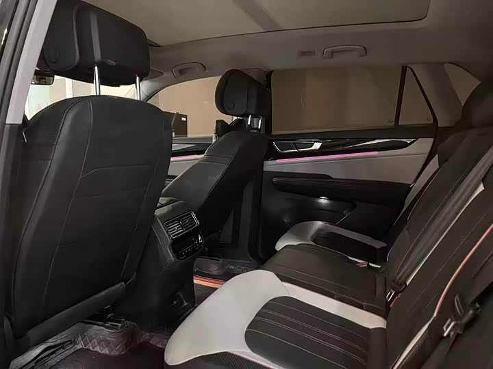 Photo 6 - Volkswagen Teramont X