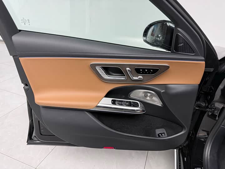 Фото 5 - Mercedes-Benz E-Class