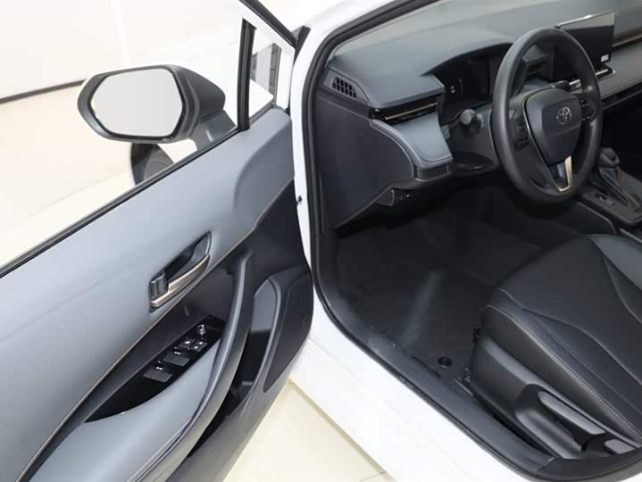 Photo 5 - Toyota Corolla