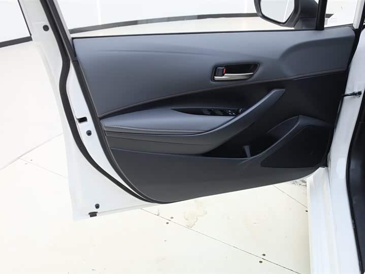 Photo 7 - Toyota Corolla