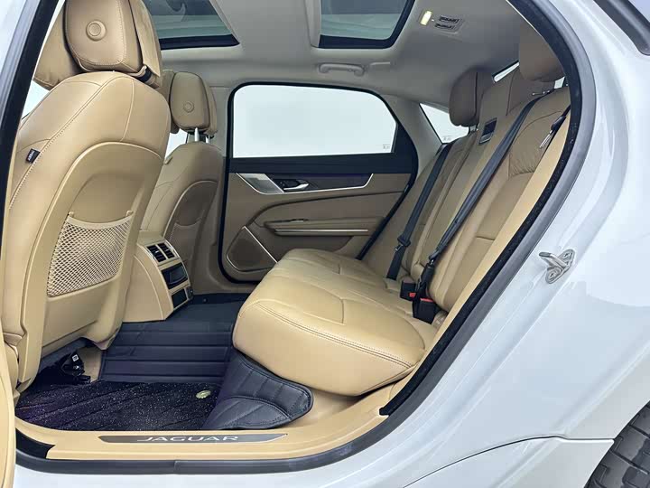 Фото 6 - Jaguar XF L