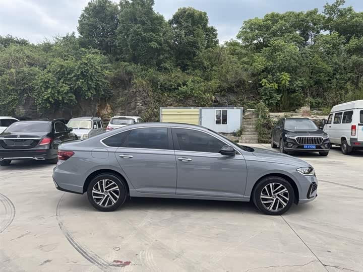 Photo 3 - Volkswagen Lavida