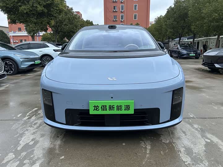 Фото 1 - LiXiang i8