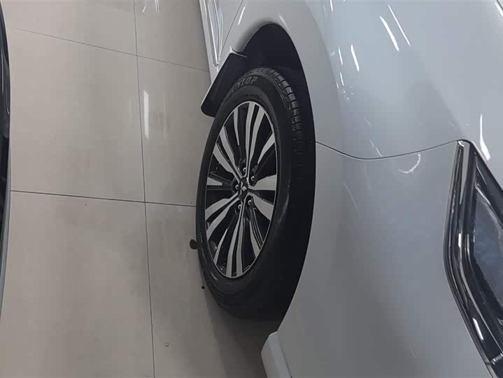 Photo 6 - Mitsubishi Outlander