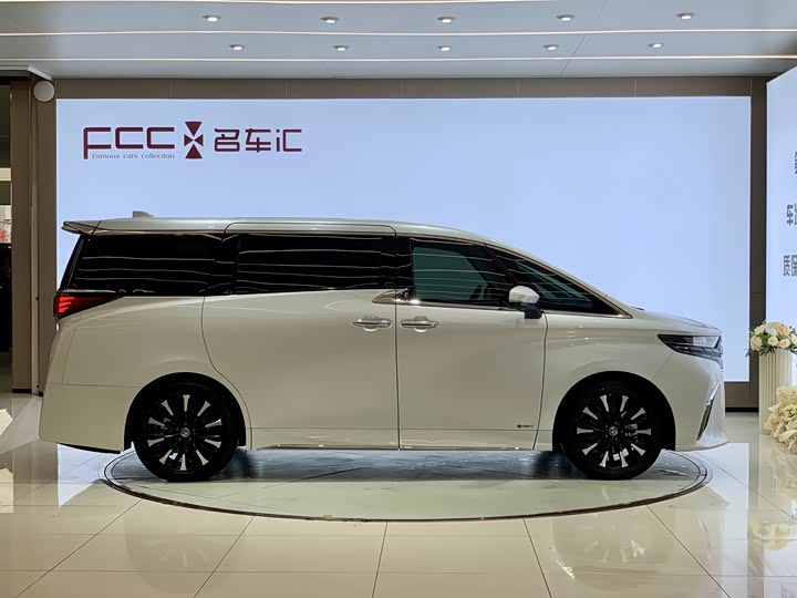 Фото 4 - Toyota Alphard