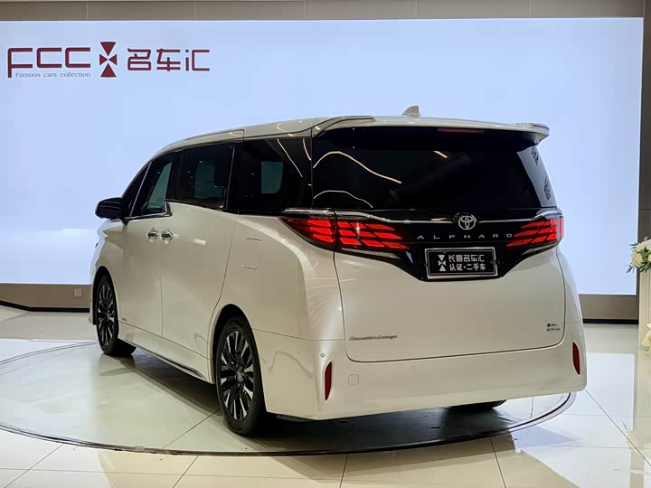 Фото 7 - Toyota Alphard