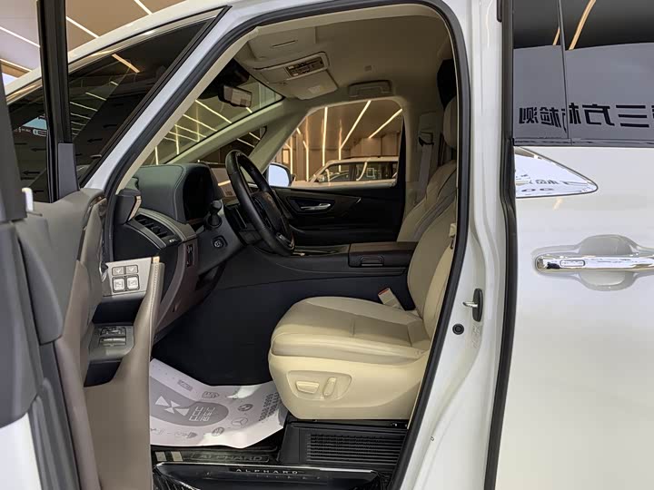 Фото 9 - Toyota Alphard