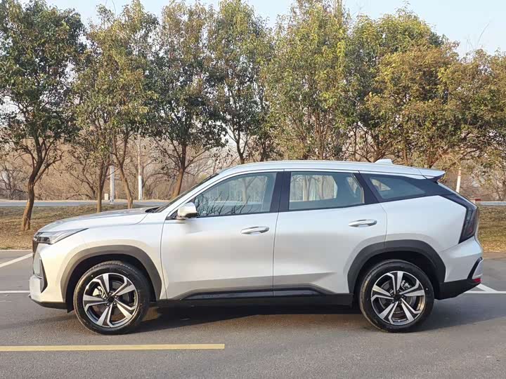 Фото 3 - Geely Atlas L