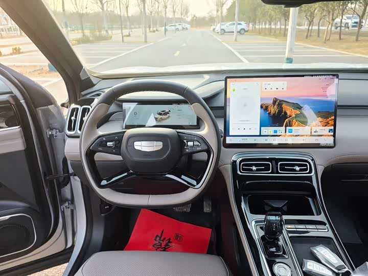 Фото 4 - Geely Atlas L