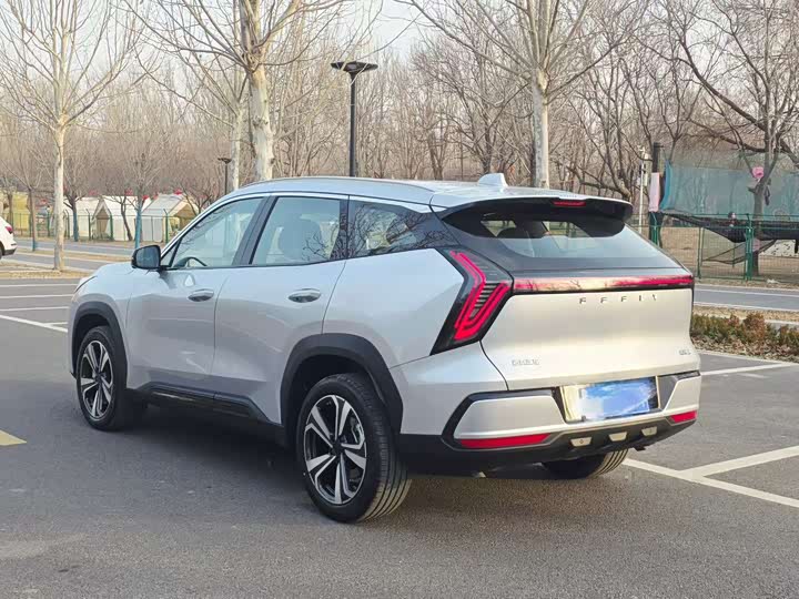 Фото 8 - Geely Atlas L