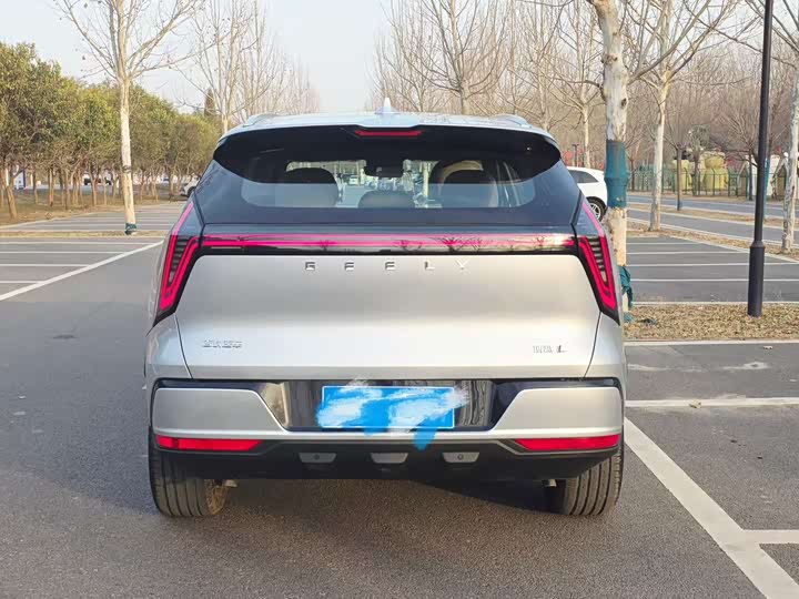 Фото 9 - Geely Atlas L