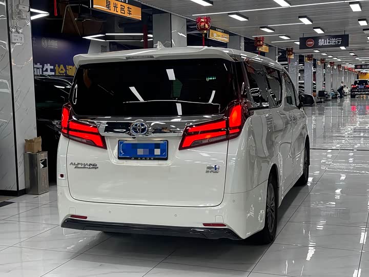 Фото 4 - Toyota Alphard