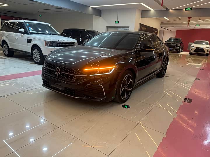 Фото 1 - Volkswagen Passat