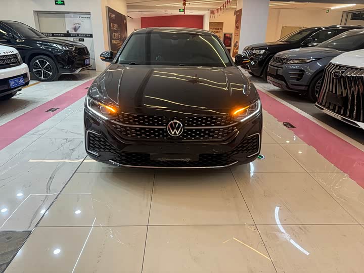 Фото 2 - Volkswagen Passat