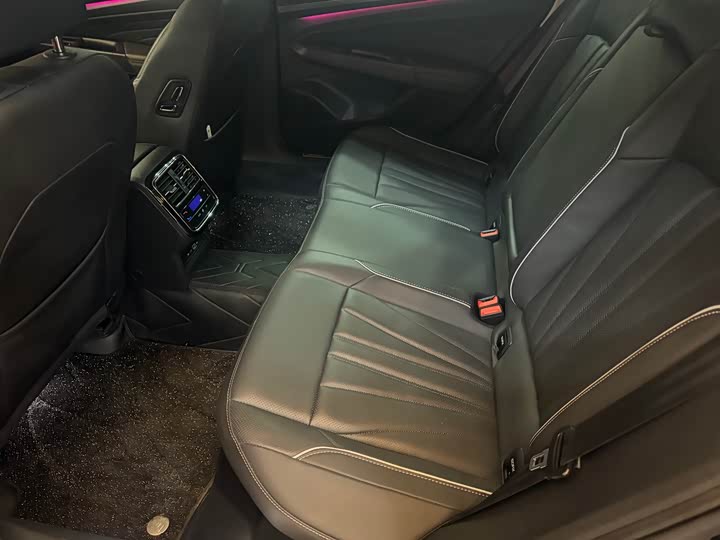 Фото 7 - Volkswagen Passat