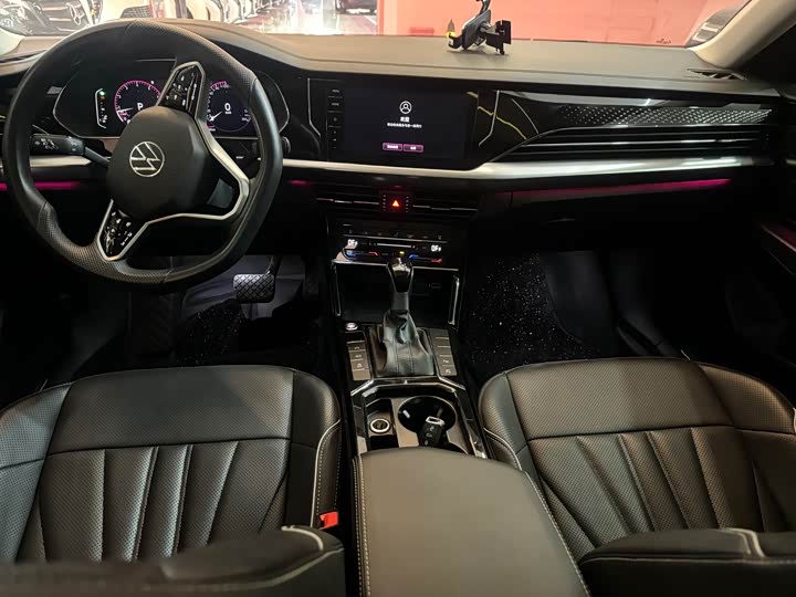 Фото 8 - Volkswagen Passat