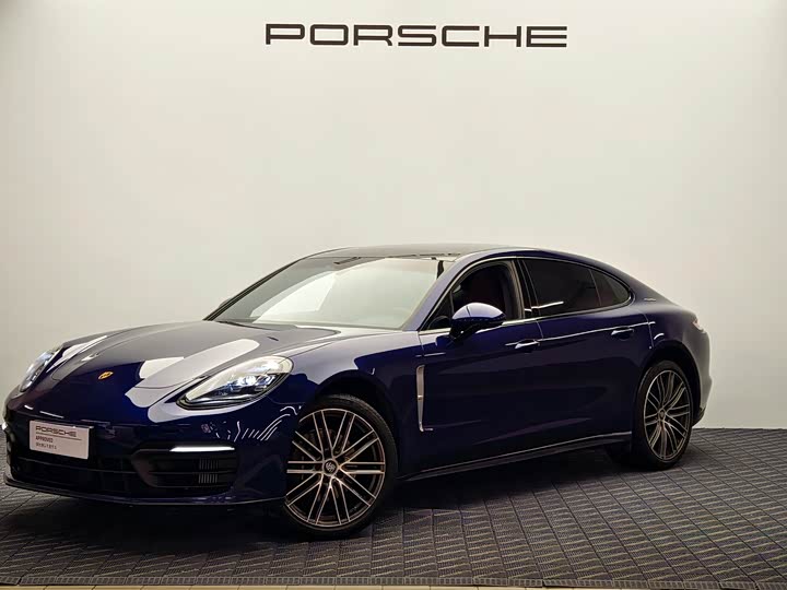 Фото 3 - Porsche Panamera
