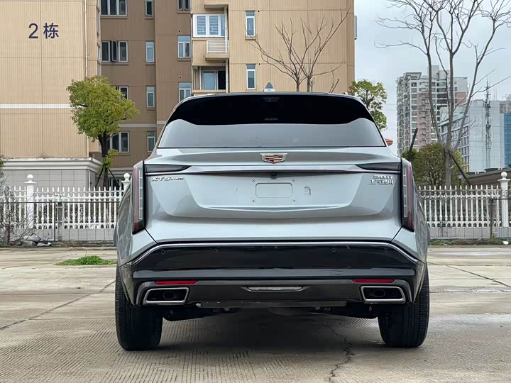 Photo 8 - Cadillac XT5