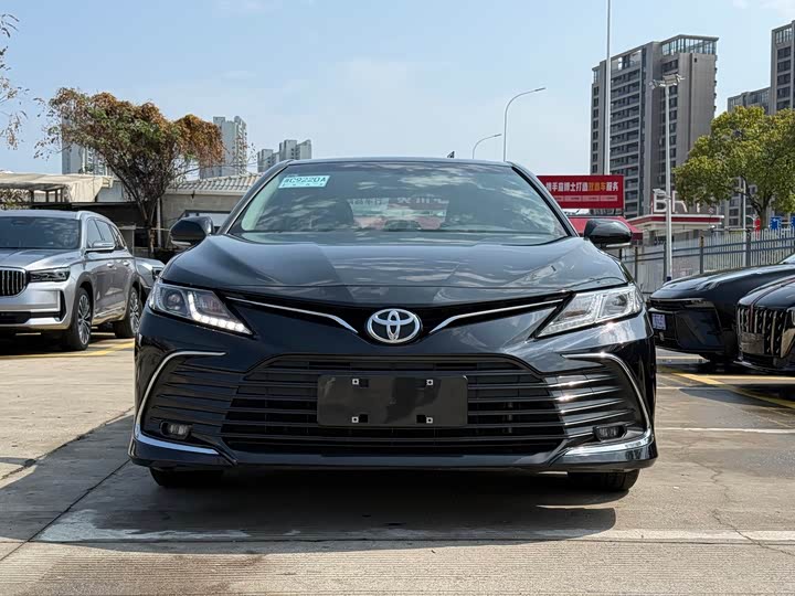 Фото 2 - Toyota Camry