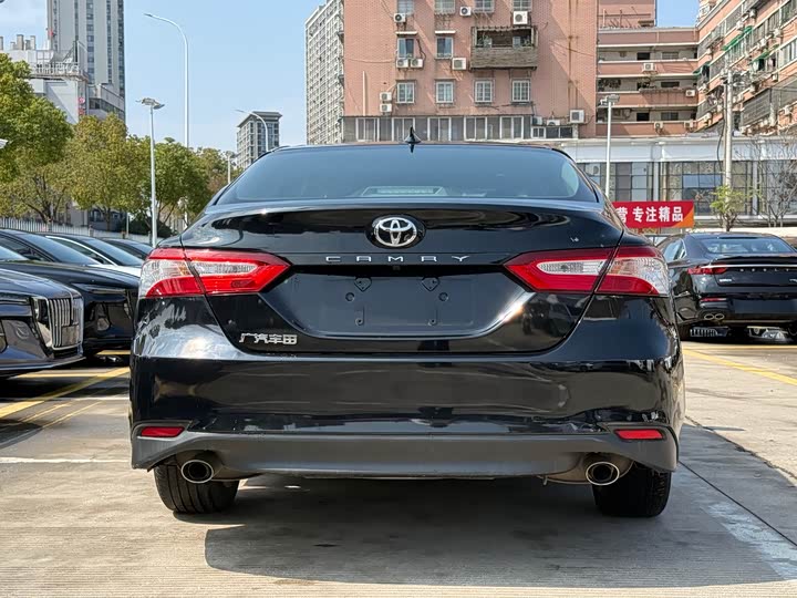Фото 5 - Toyota Camry