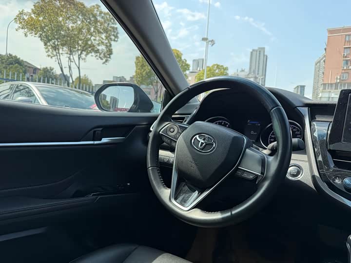 Фото 9 - Toyota Camry