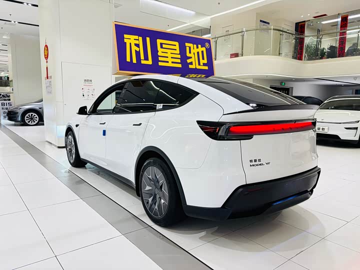 Photo 4 - Tesla Model Y