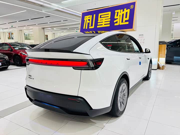 Photo 5 - Tesla Model Y