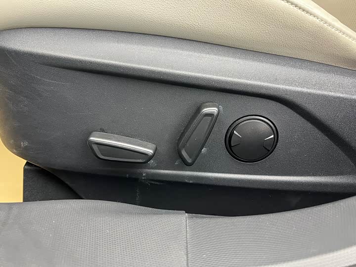 Фото 8 - Ford Mustang Mach-E