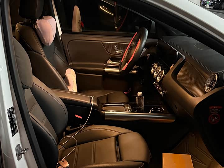 Photo 4 - Mercedes-Benz GLA-Class