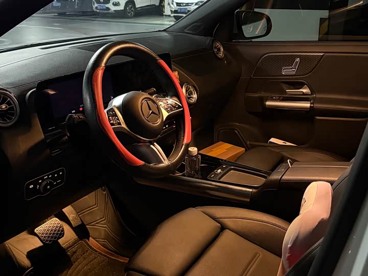 Photo 5 - Mercedes-Benz GLA-Class