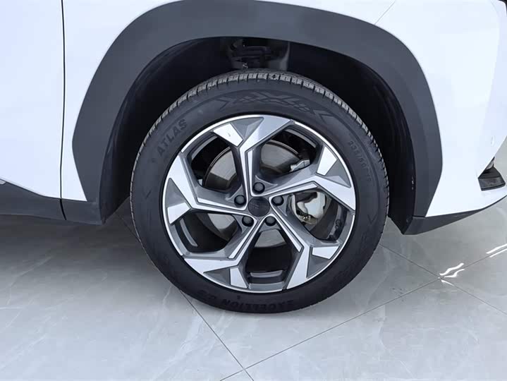 Фото 6 - Geely Atlas L