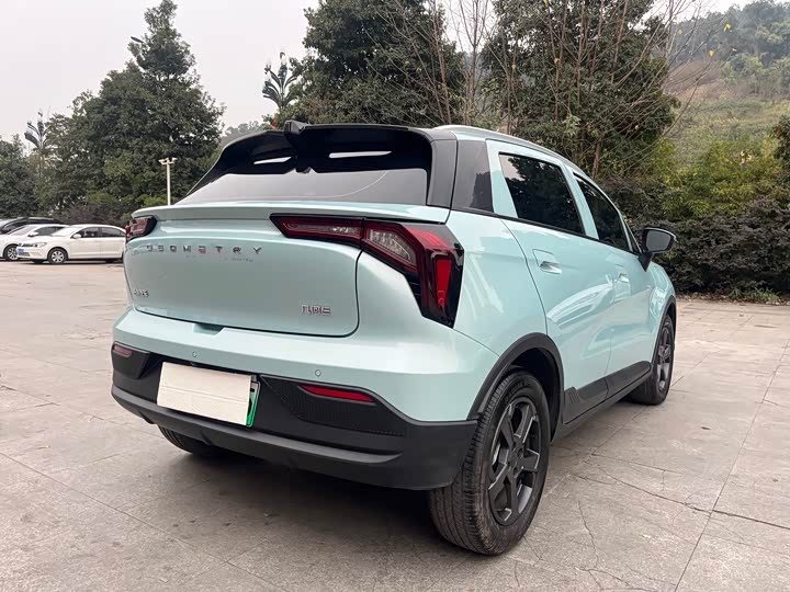 Фото 9 - Geely Geometry E Firefly