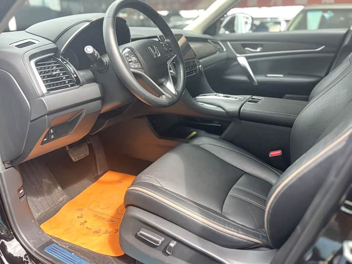 Photo 6 - Honda Avancier