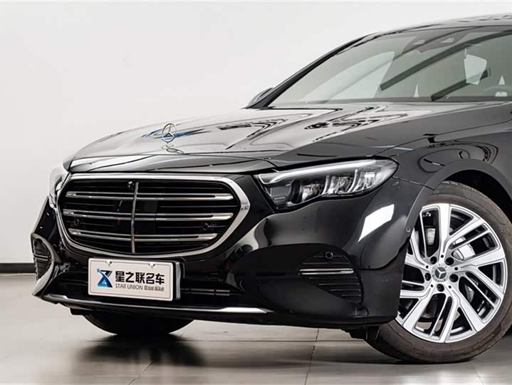 Photo 4 - Mercedes-Benz E-Class