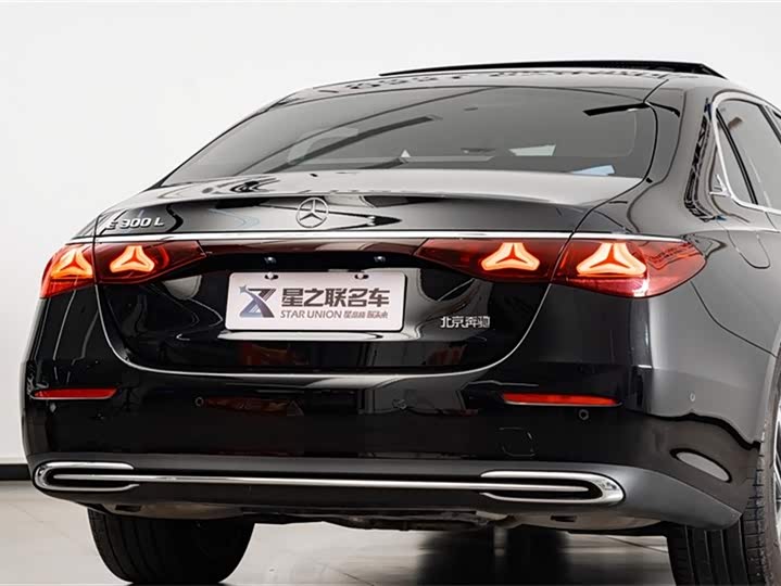 Photo 9 - Mercedes-Benz E-Class