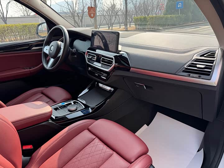 Фото 9 - BMW iX3