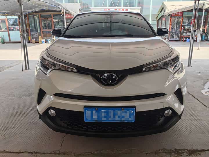 Фото 2 - Toyota C-HR