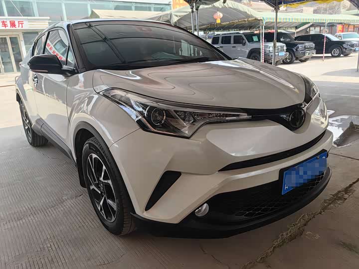 Фото 3 - Toyota C-HR