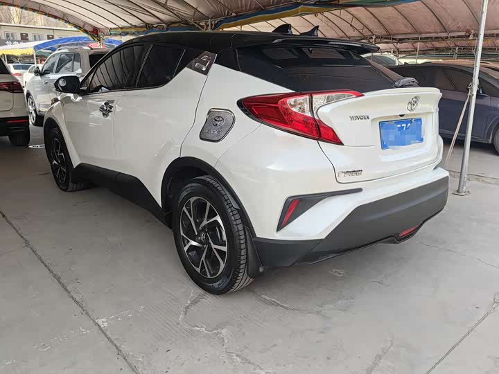Фото 4 - Toyota C-HR