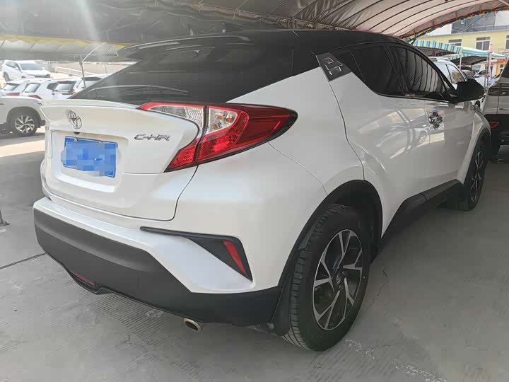 Фото 5 - Toyota C-HR