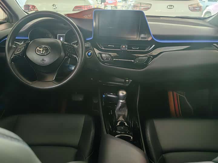 Фото 7 - Toyota C-HR