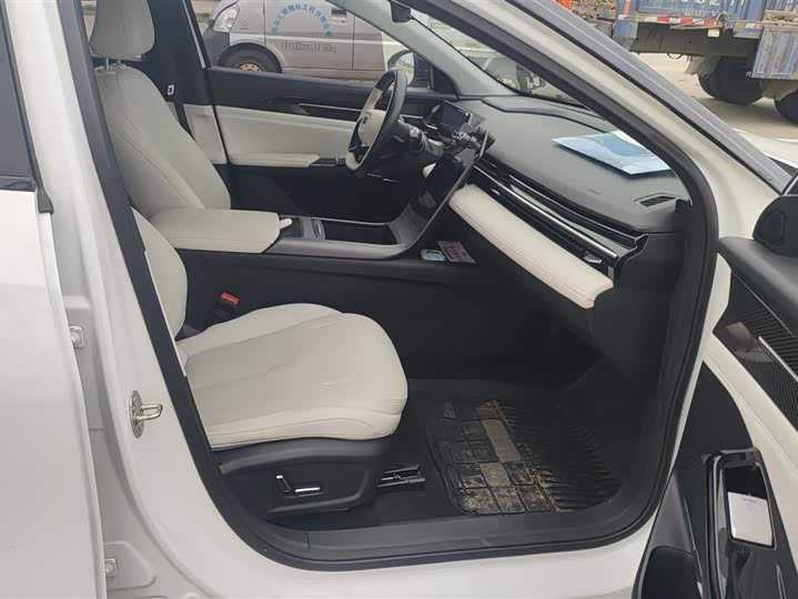 Фото 8 - Geely Galaxy L6