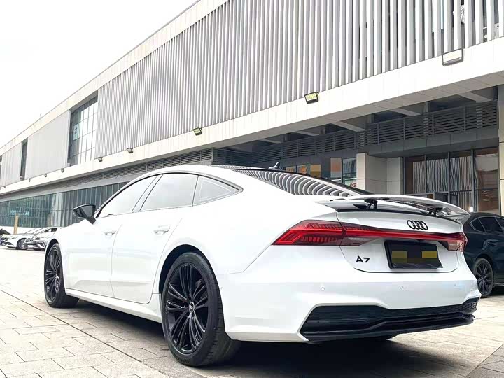 Фото 9 - Audi A7