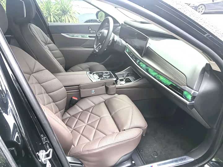 Фото 9 - BMW 7 Series